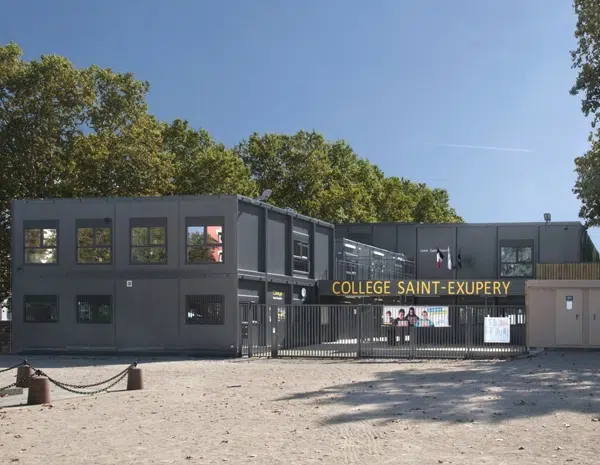 Construction et façade du collège Saint Exupéry par Cougnaud