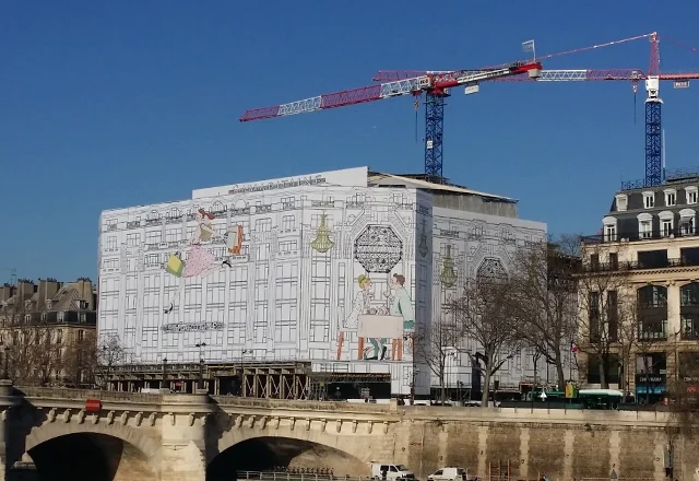 bureau de chantier à Paris avec façade personnalisée