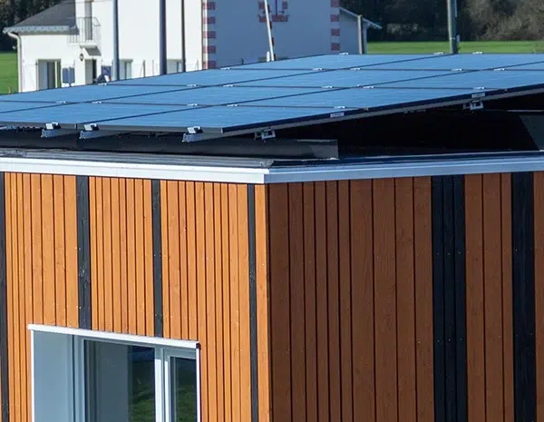Construire d'école supérieure avec de l'énergie renouvelable