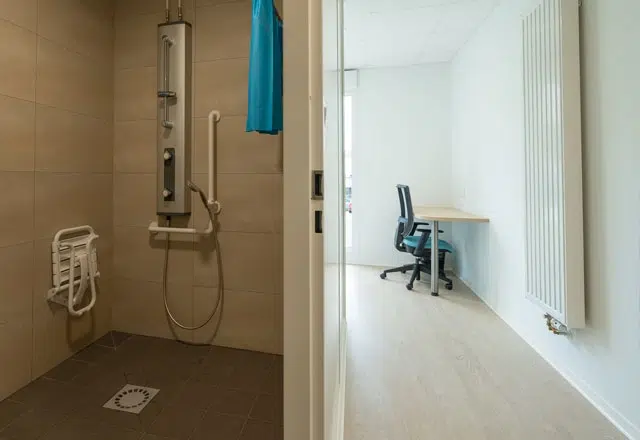 construction internat douche et chambre