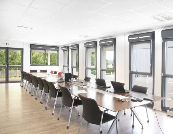 Construction salle de réunion avec espaces lumineux